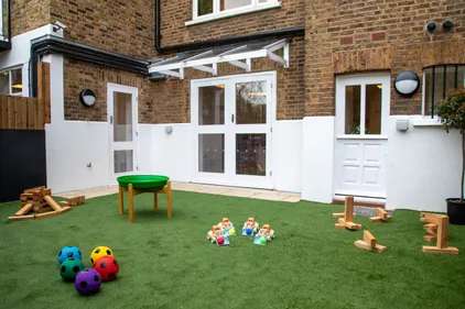 Nursery photograph 1774611116939 - profile view