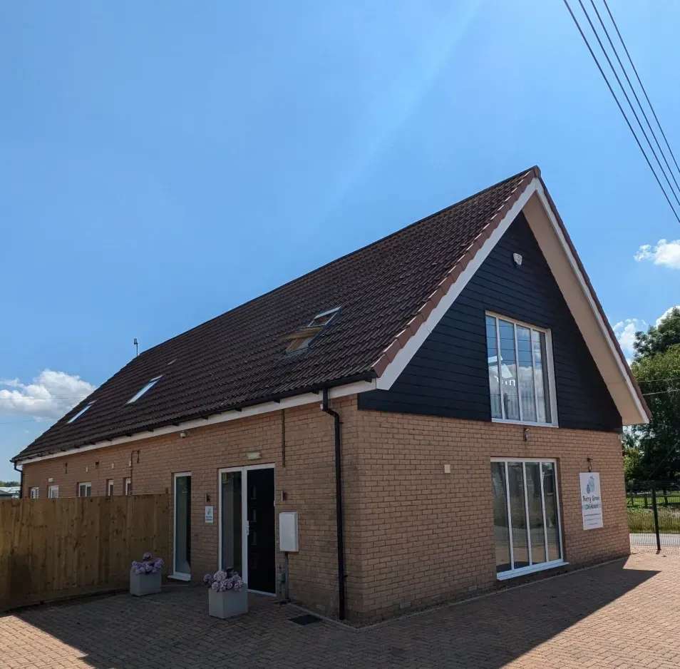 Profile image 1772660290800 of 7 Nursery photograph 1772660290800 - profile view